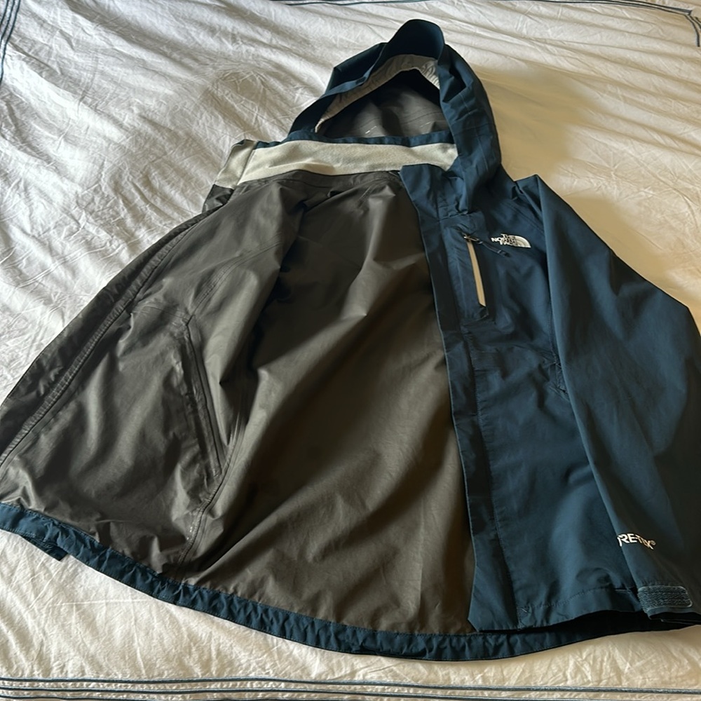 North Face Kids Raincoat - Picture 3 of 3